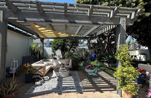 Westchester House | Centrally-located, family-friendly Westchester home