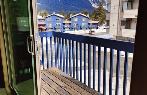 Alyeska Condo | Centrally located family-sized condo.