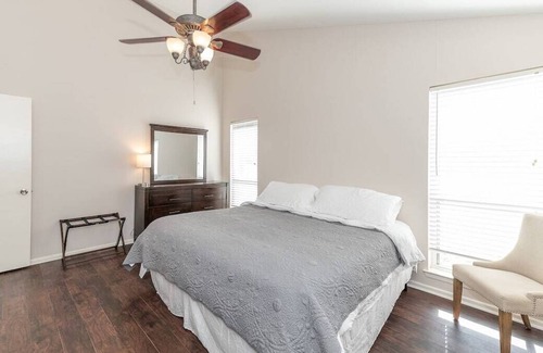 North San Antonio - SAT House | Centrally Located Home with Pool Near downtown by the Riverwalk, Alamo and Zoo