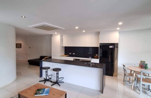 Yarralumla Apartment | CENTRALLY LOCATED IN YARRALUMLA, PERFECT FOR BUSINESS OR LEISURE.