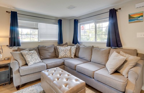 Edgewater House | Centrally Located Lakewood Home: 4 Mi to Denver!