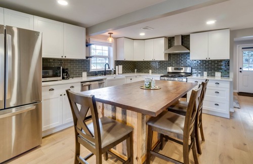Edgewater House | Centrally Located Lakewood Home: 4 Mi to Denver!