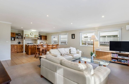Port Fairy House | Centrally located & lovingly maintained family home