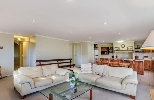 Port Fairy House | Centrally located & lovingly maintained family home