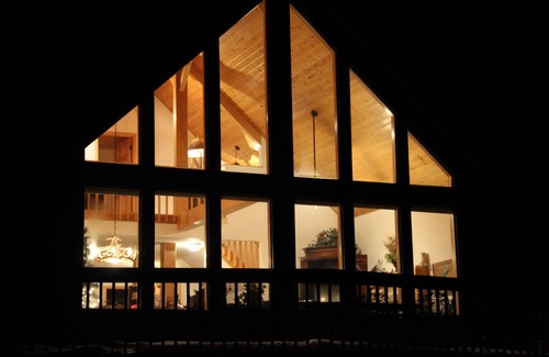 Angel Fire House | Centrally Located Luxuriously Comfortable 3 BR Cabin