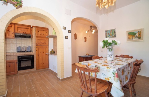 San Teodoro City Centre House | Centrally Located, Mediterranean Holiday Apartment with Garden and Terrace