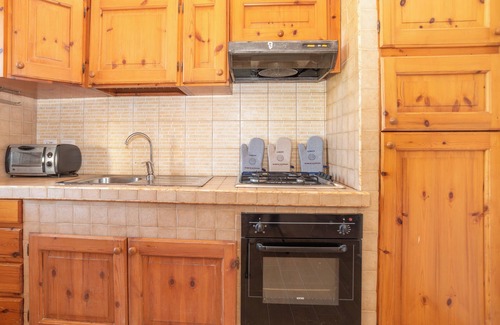 San Teodoro City Centre House | Centrally Located, Mediterranean Holiday Apartment with Garden and Terrace