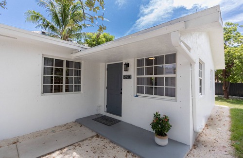 Miami Shores House | Centrally Located Modern Home