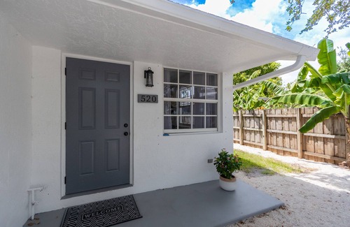 Miami Shores House | Centrally Located Modern Home