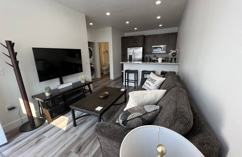 Franklin to the Fort Apartment | Centrally located, newly remodeled apartment - Unit C