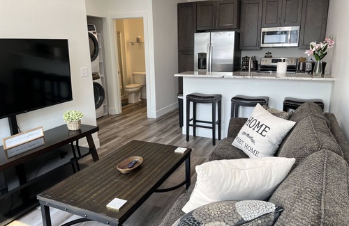 Franklin to the Fort Apartment | Centrally located, newly remodeled apartment - Unit C