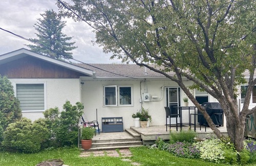 Gimli House | Centrally located; on migratory bird routes, and great winter and summer fishing