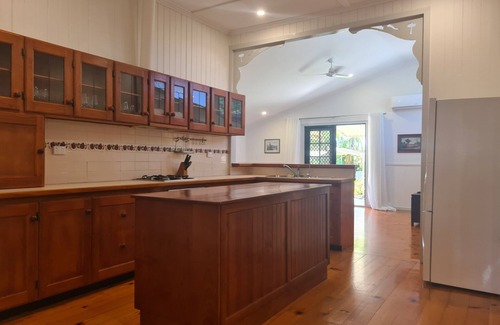 Walkervale House | Centrally located, pet friendly with a pool.