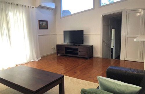 Walkervale House | Centrally located, pet friendly with a pool.
