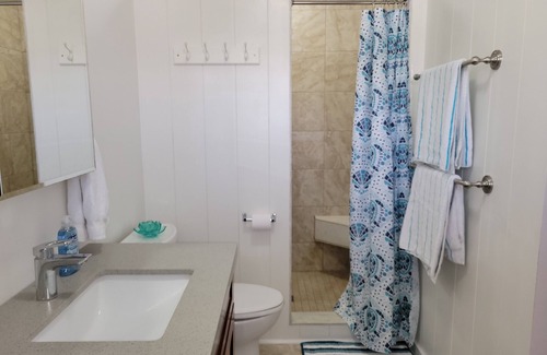 Coconut Grove Bed & Breakfast | Centrally located, pet-friendly, 1 bedroom in Kailua