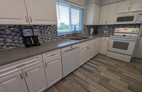 Caloosahatchee House | Centrally Located! Pool, Sunsets, Dock, Lift and Direct Gulf Access!