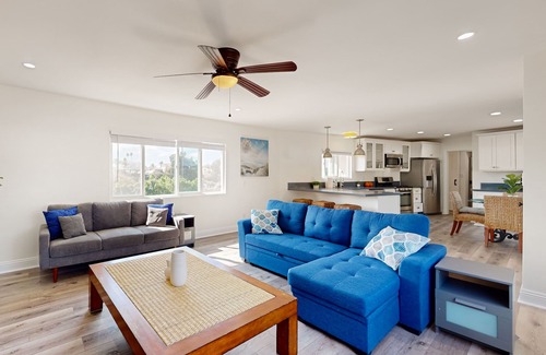 El Cerrito House | Centrally located retreat with a yard, jacuzzi tub, & gaming system - dogs ok