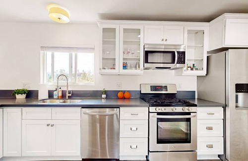 El Cerrito House | Centrally located retreat with a yard, jacuzzi tub, & gaming system - dogs ok