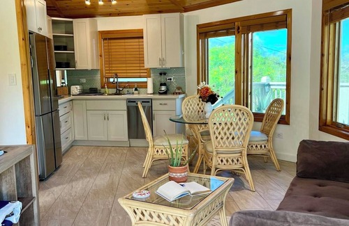 Green Cay Plantation Cottage | Centrally located to everything!