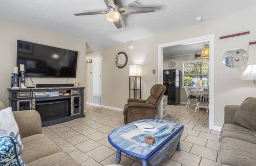 Ocean Springs House | Centrally Located Cute Pet friendly 3b/2b in Golf Cart district of Ocean Springs