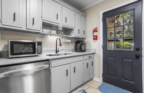 Ocean Springs House | Centrally Located Cute Pet friendly 3b/2b in Golf Cart district of Ocean Springs