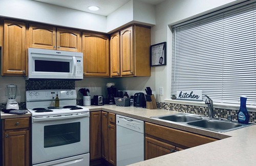 Port Orchard House | Centrally located, chic, & simple near downtown