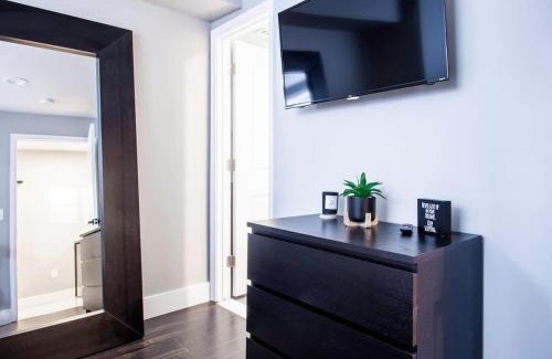 Truxton Circle Apartment | Centrally-Located Well-Decorated Solar-Powered