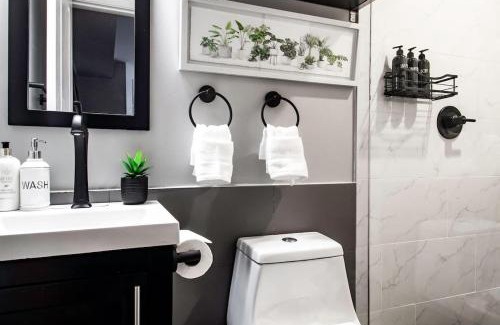 Truxton Circle Apartment | Centrally-Located Well-Decorated Solar-Powered