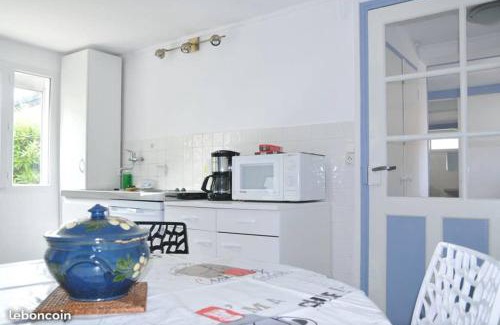 Quartier des Dunes Apartment | CENTRE CHATELAILLON GRAND T2* AVEC COUR 100mPLAGE