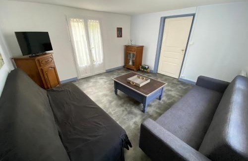Quartier des Dunes Apartment | CENTRE CHATELAILLON GRAND T2* AVEC COUR 100mPLAGE