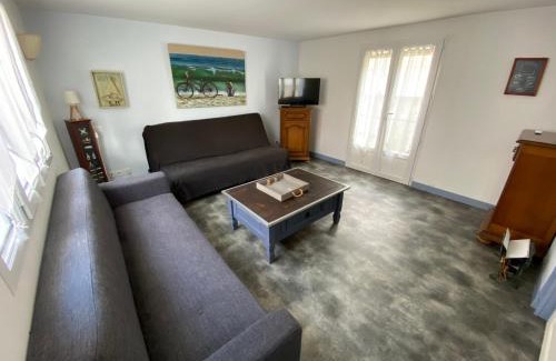 Quartier des Dunes Apartment | CENTRE CHATELAILLON GRAND T2* AVEC COUR 100mPLAGE