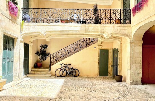 Nimes City Centre Apartment | CENTRE HIST, Studio Prestigieux Hotel Particulier Villard
