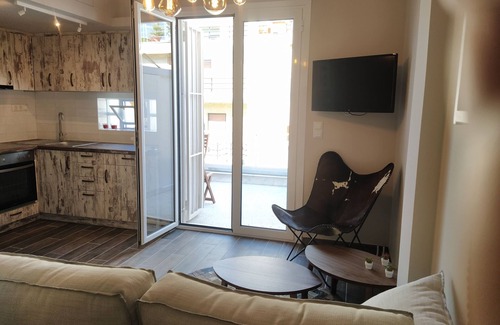 Platia Viktorias Apartment | Centre of Athens,close to Metro, Uni, full comfort studio
