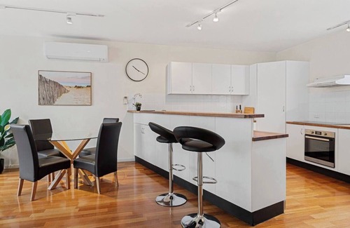 Hobart Central Business District Apartment | Centre Stage Stroll to the Waterfront