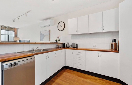 Hobart Central Business District Apartment | Centre Stage Stroll to the Waterfront