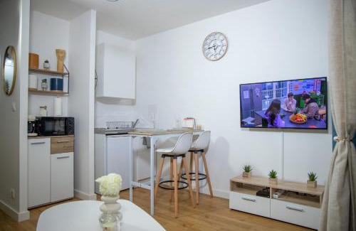 Blain Apartment | Centre-ville - Fibre - Netflix - Le Beverley Studio