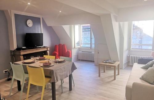 Besancon Old Town Apartment | Centre ville historique - calme - les mots bleus