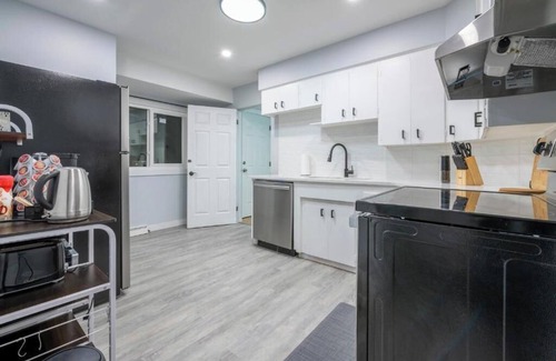 Highland Park House | CentreStreet-cozy 1bedroomSuite & Centre street 2bed upper suite - 4408