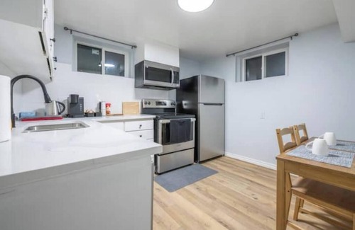 Highland Park House | CentreStreet-cozy 1bedroomSuite & Centre street 2bed upper suite - 4408