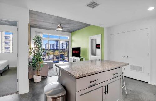 Evans Churchill Apartment | Centric 2BR In HEART of DTPHX Free Garage Parking