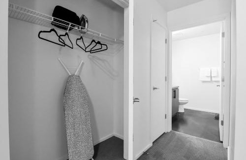 Evans Churchill Apartment | Centric 2BR In HEART of DTPHX Free Garage Parking