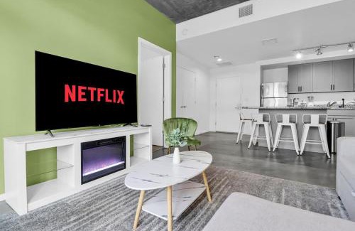 Evans Churchill Apartment | Centric 2BR In HEART of DTPHX Free Garage Parking