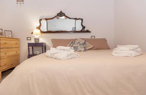 Santa Maria Apartment | [Centro Storico] Redmood House a 5 min dal mare, Wi-Fi, A/C e Netflix