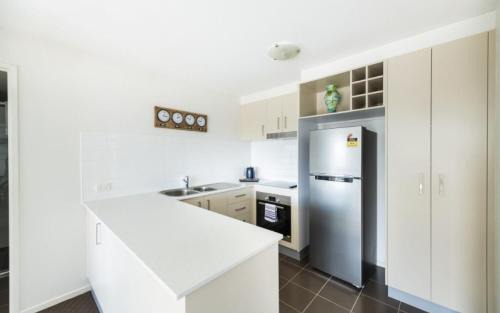 Griffith Apartment | Century 23 Griffith