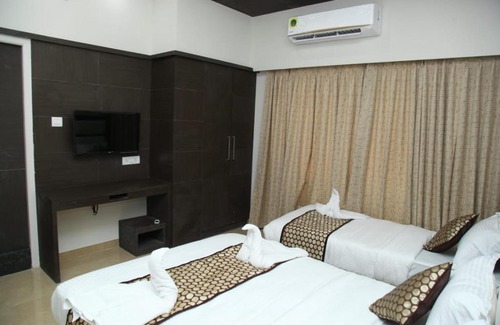 Thousand Lights Hotel | century courtyard