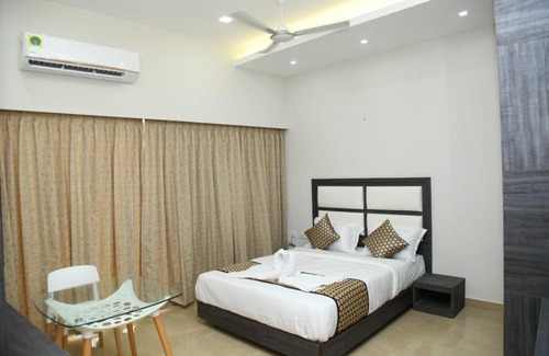 Thousand Lights Hotel | century courtyard
