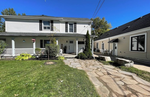 Niagara Falls Apartment | Century Home Apt 1BR - Niagara Falls