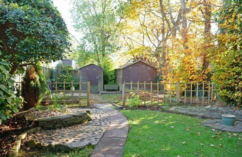 Gosport Cottage | Century House - a house that sleeps up to 8 guests in 4 bedrooms