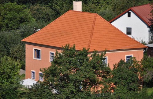 Vyhne House | cerveny dom