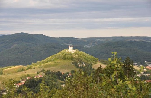 Vyhne House | cerveny dom